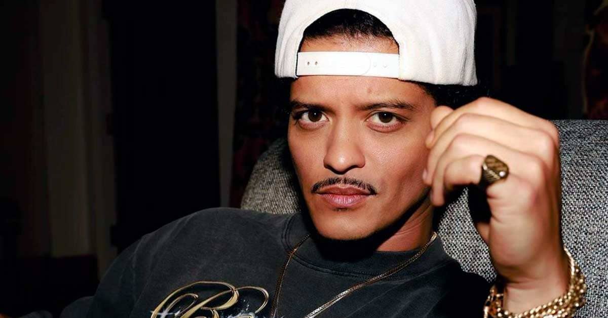 Bruno Mars solteiro após fim do relacionamento com Jessica Caban