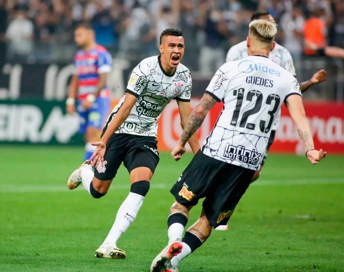 Corinthians sonha com títulos: Ramón Díaz leva time à briga por taças 1 Corinthians sonha com títulos: Ramón Díaz leva time à briga por taças
